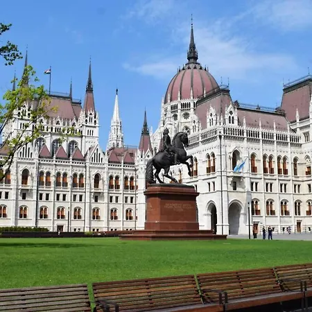 Cosy Just Next To Parliament Lägenhet Budapest